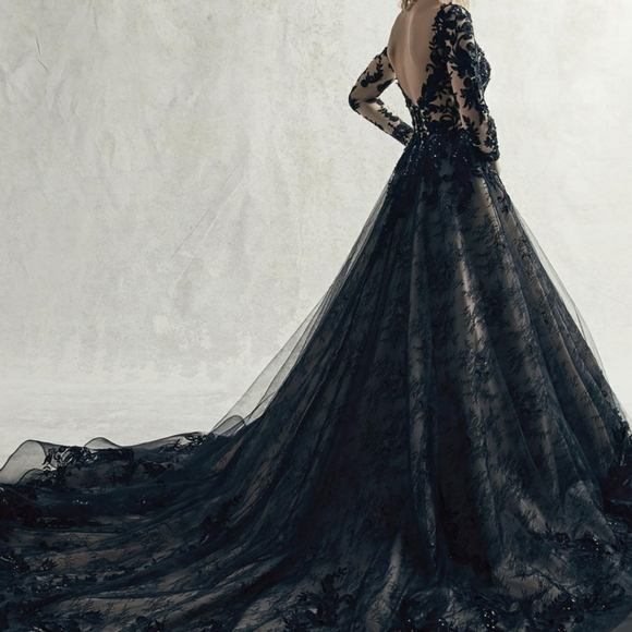 Black wedding dress - Picture 4 of 6